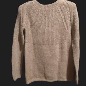 pullover con mangas ranglan, elaborado con alpaca natural en un elegante color marrón castaño
